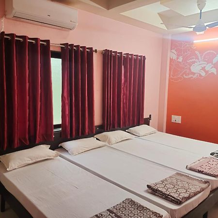 Bandekar Home Stay มัลวาน ภายนอก รูปภาพ